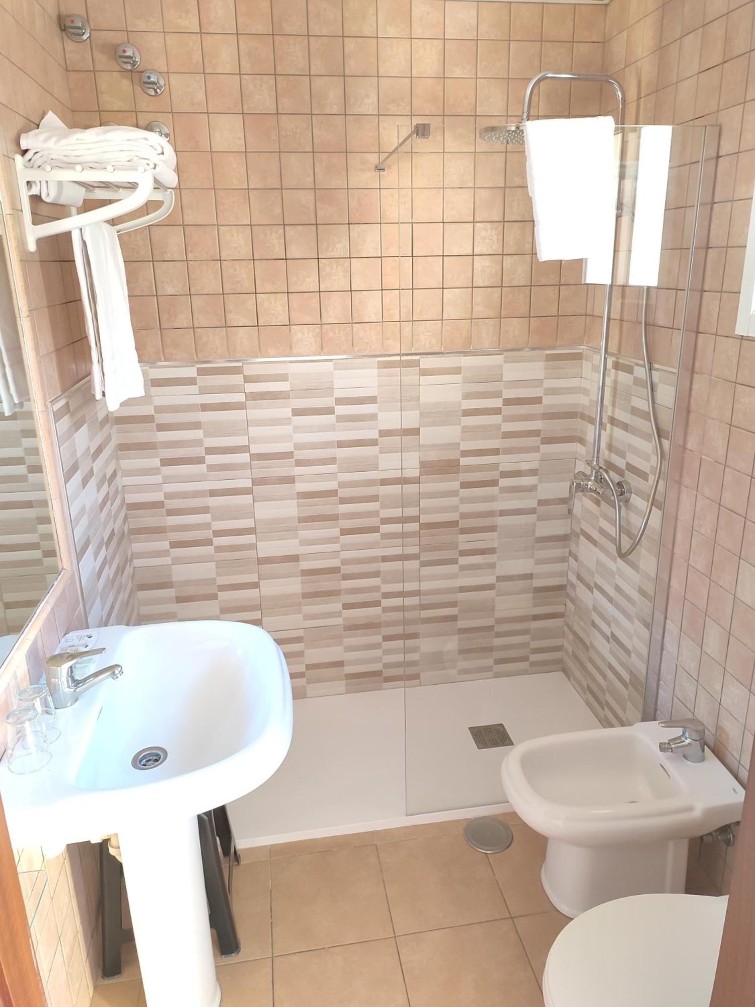 Hostal Alhaja Playa Эль-Пуэрто-де-Санта-Мария Экстерьер фото