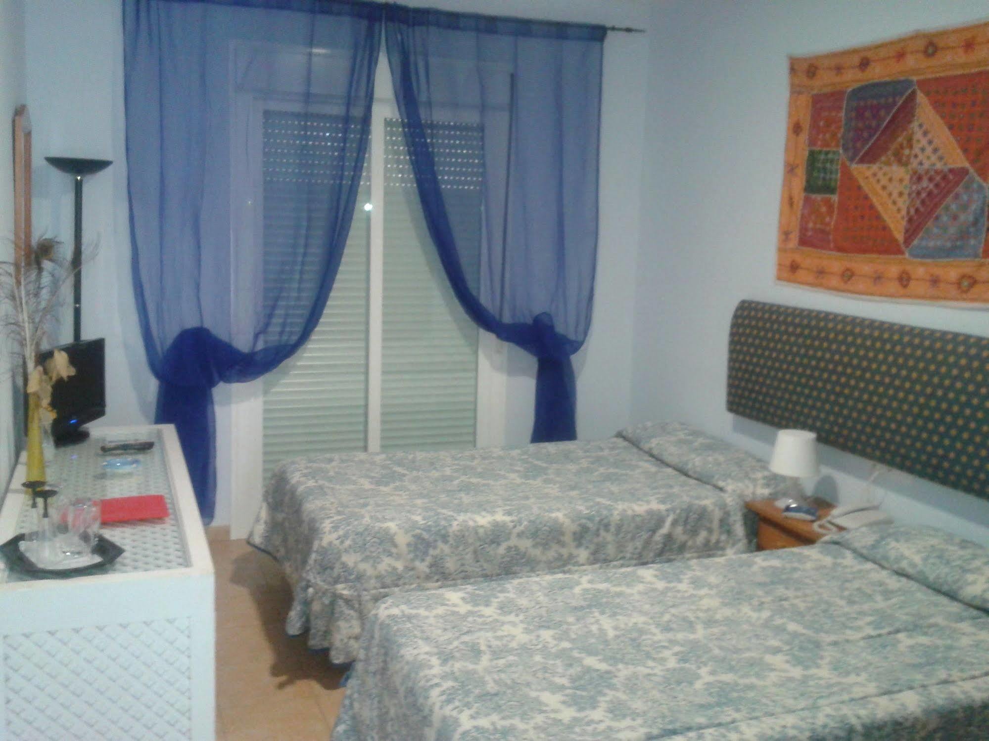 Hostal Alhaja Playa Эль-Пуэрто-де-Санта-Мария Экстерьер фото