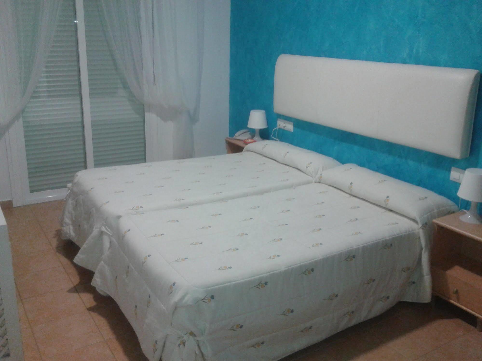 Hostal Alhaja Playa Эль-Пуэрто-де-Санта-Мария Экстерьер фото